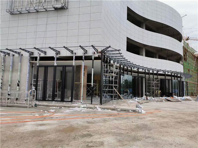 咸陽(yáng)玻璃雨棚施工案例 咸陽(yáng)玻璃雨棚施工案例